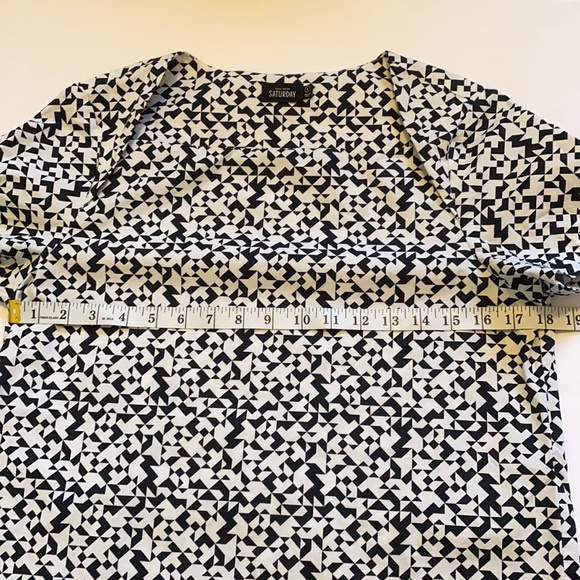 💰Kate Spade Saturday black and white geometric top - Picture 7 of 7